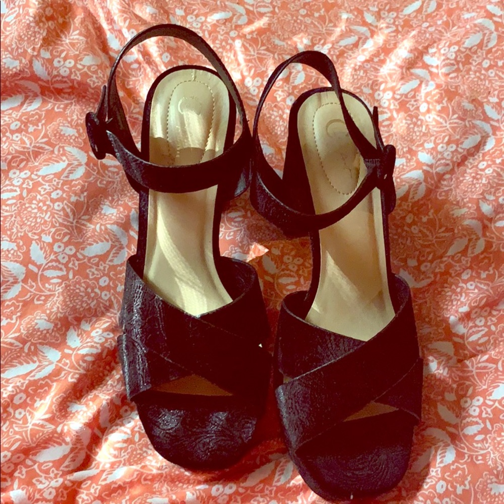 Black faux suede block heel sandal.